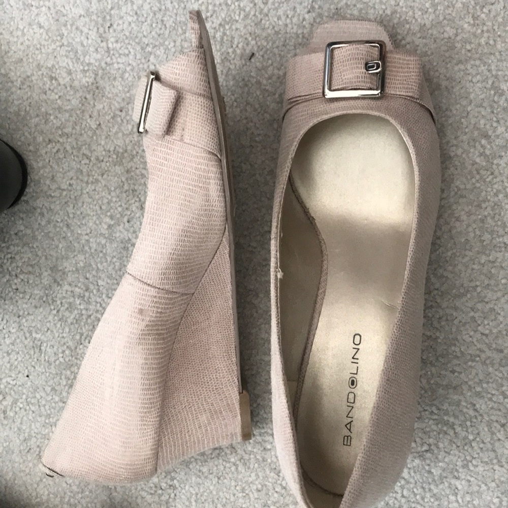 Bandolino platform peep toe - leather w buckle 8M